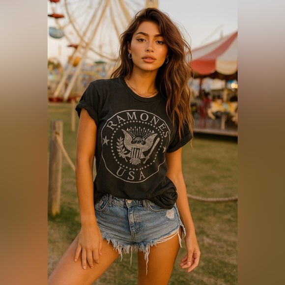 VINTAGE Tennessee River Ramones Band T-Shirt 2004 Y2K - Picture 1 of 14